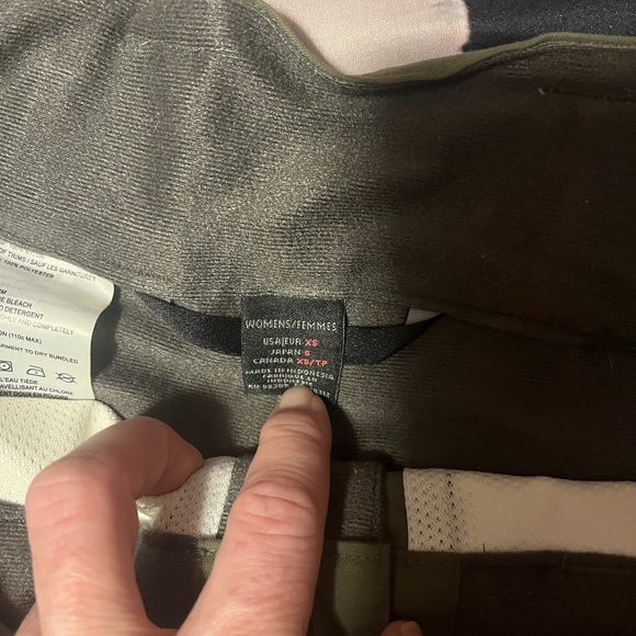 Waterproof snowboarding pants, used only a few times. - Picture 6 of 9